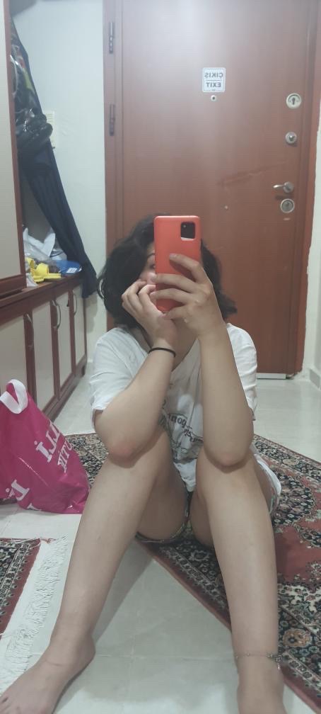 Savory Turkish Hijab Hottie Bll.Polat Shows Off on Insta Selfies 18