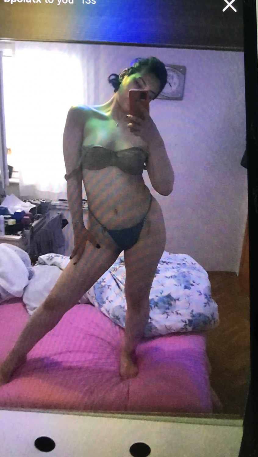 Savory Turkish Hijab Hottie Bll.Polat Shows Off on Insta Selfies 27