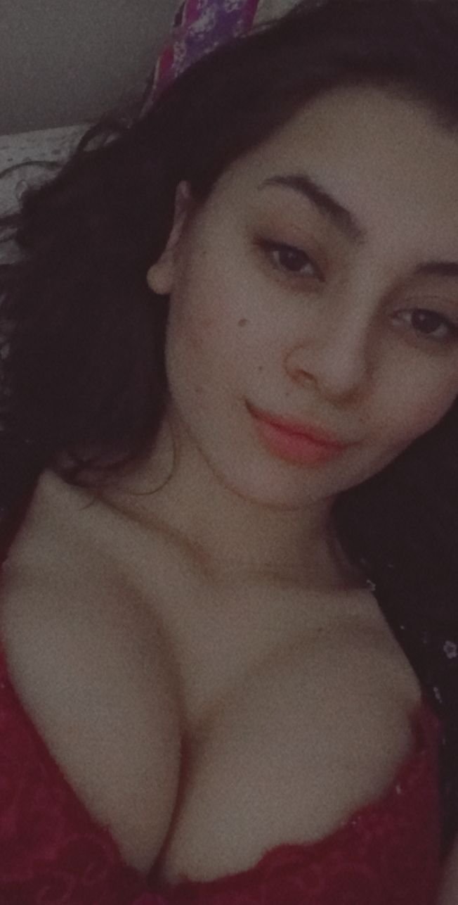 Brune, corps sexy, turque, partie à la fois 8