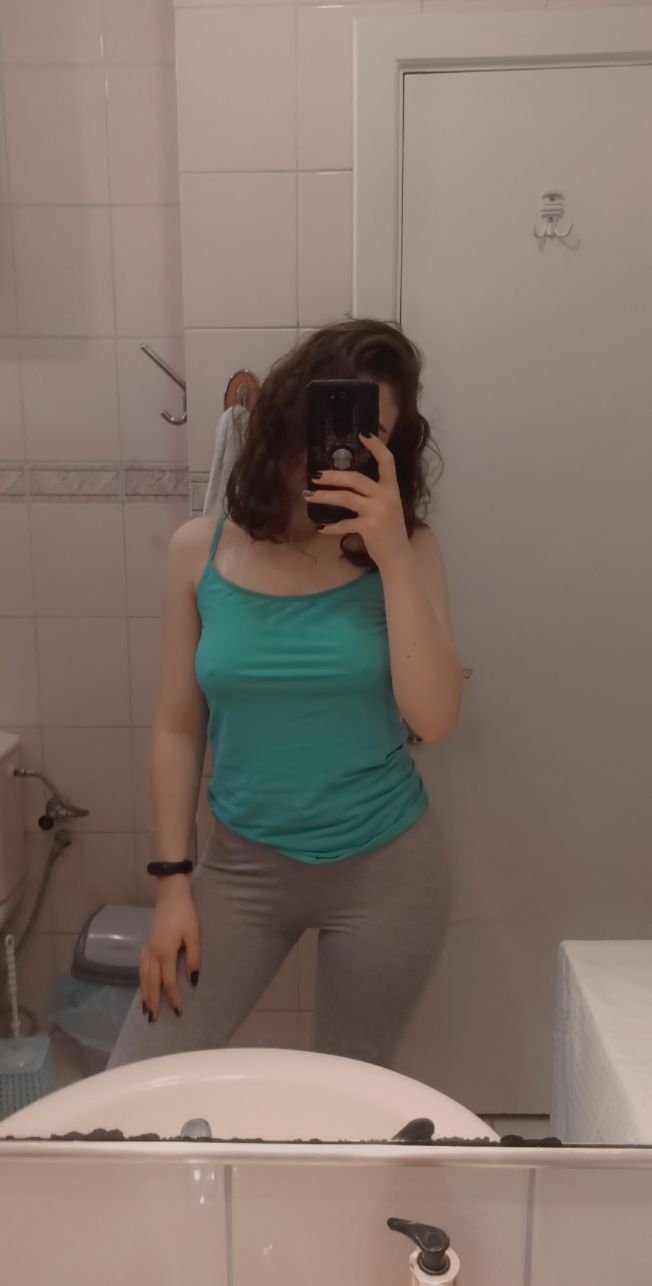 Brune, corps sexy, turque, partie à la fois 10