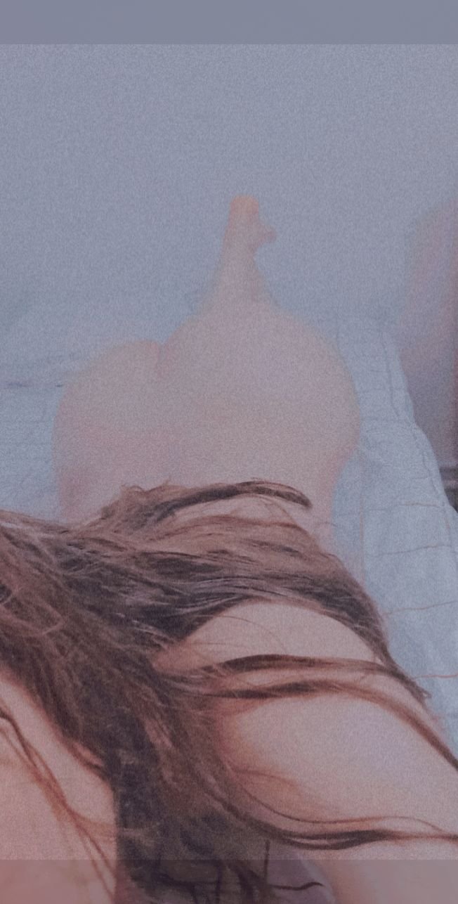 Brune, corps sexy, turque, partie à la fois 24
