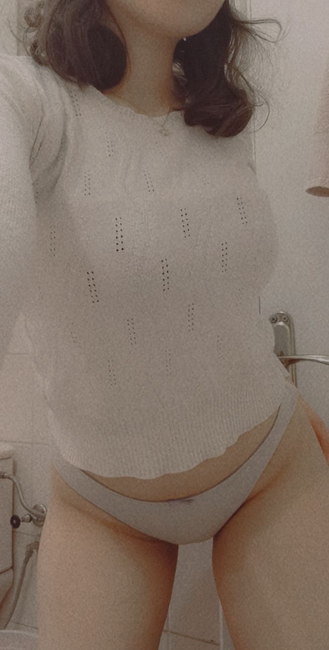 Brune, corps sexy, turque, partie à la fois 28