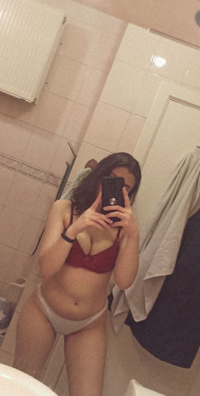 Brune, corps sexy, turque, partie à la fois 31
