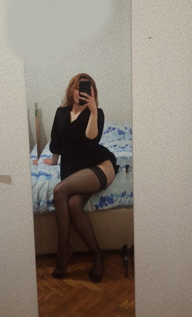 Brune, corps sexy, turque, partie à la fois 32