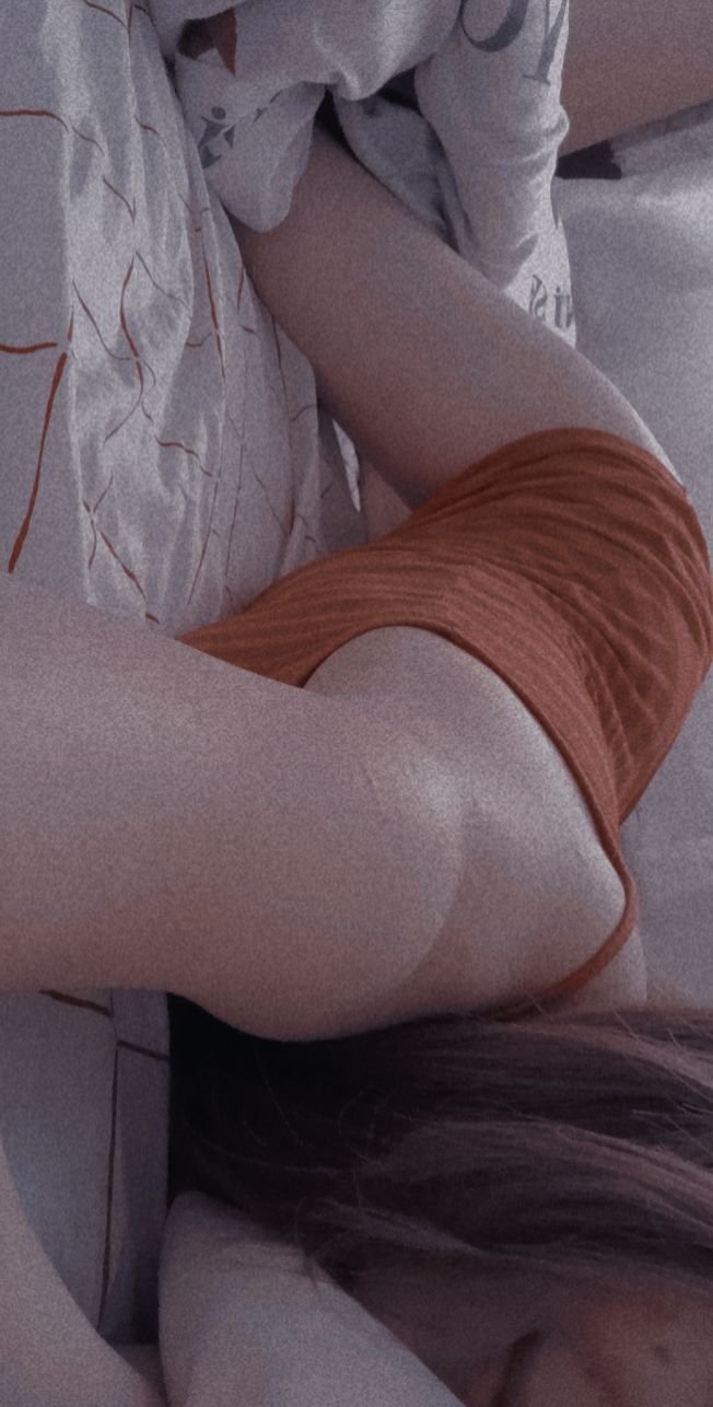 Brune, corps sexy, turque, partie à la fois 35
