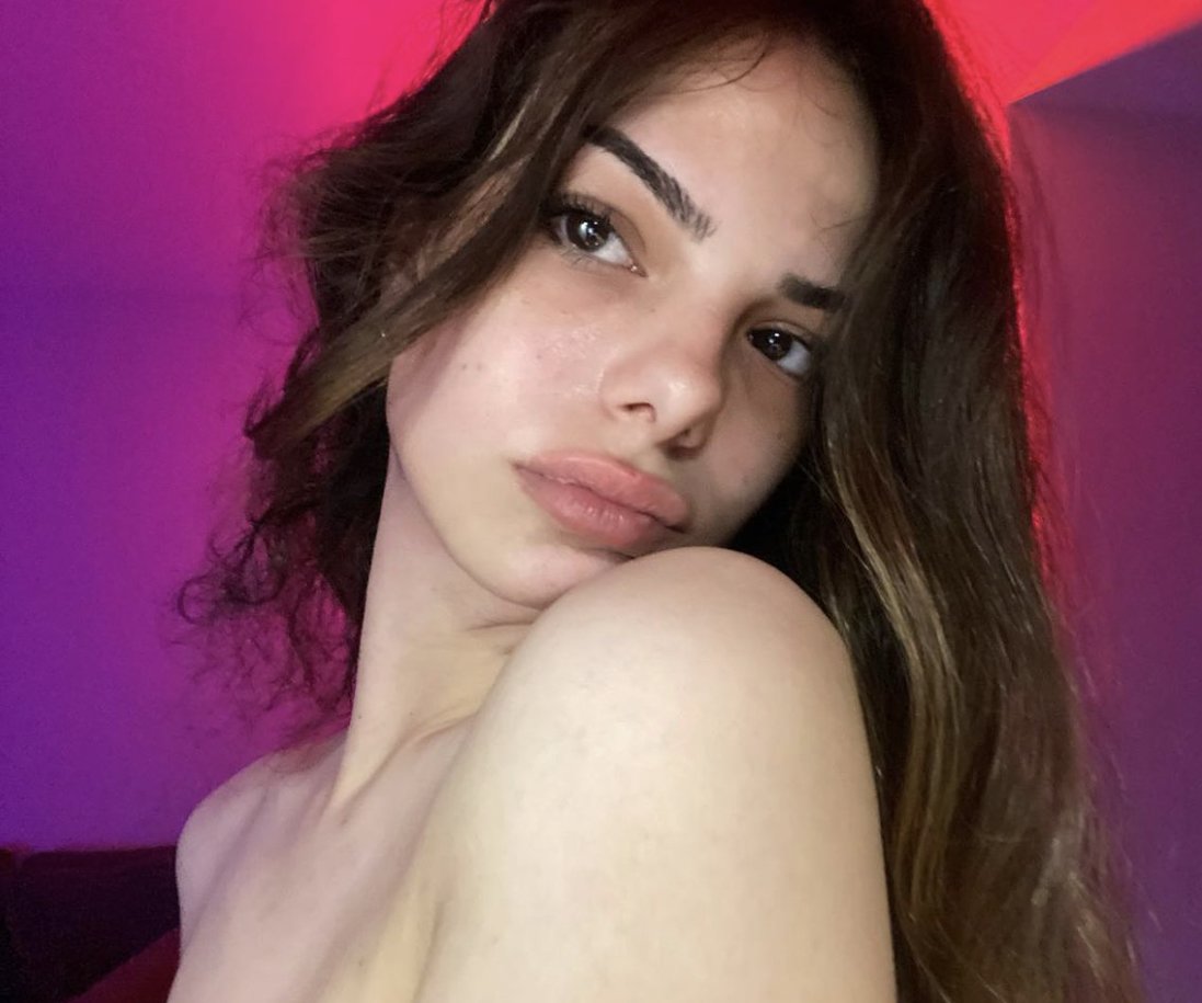 Coqueta turca Beyza te hará semen. Enviame un mensaje sobre ella kik : leobonicci 9