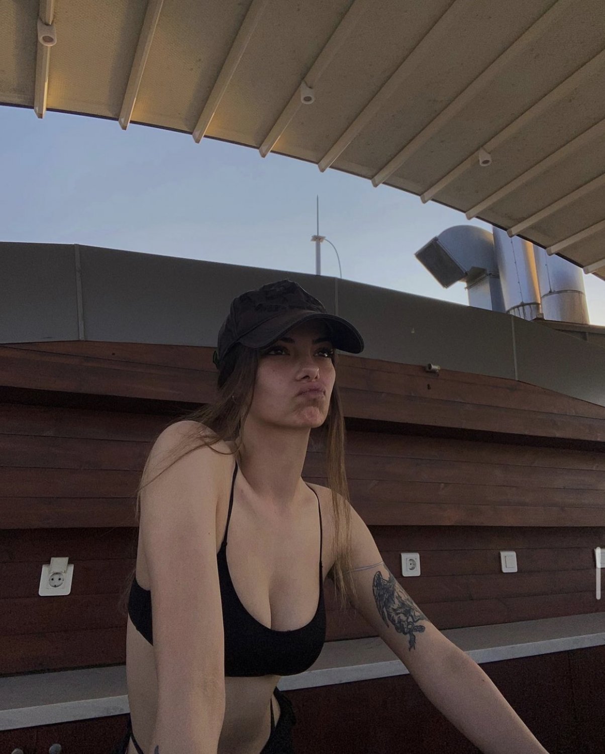 Coqueta turca Beyza te hará semen. Enviame un mensaje sobre ella kik : leobonicci 12
