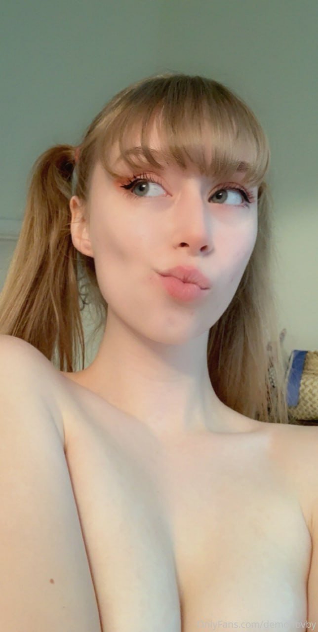 alt teen girl muestra su habilidad mamada 4