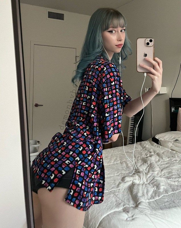 alt teen girl muestra su habilidad mamada 6