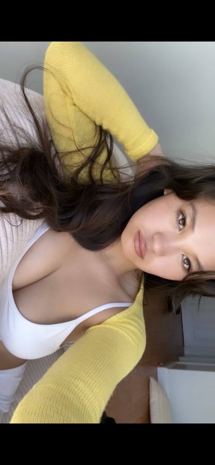 Nikki asiática con polla negra 2