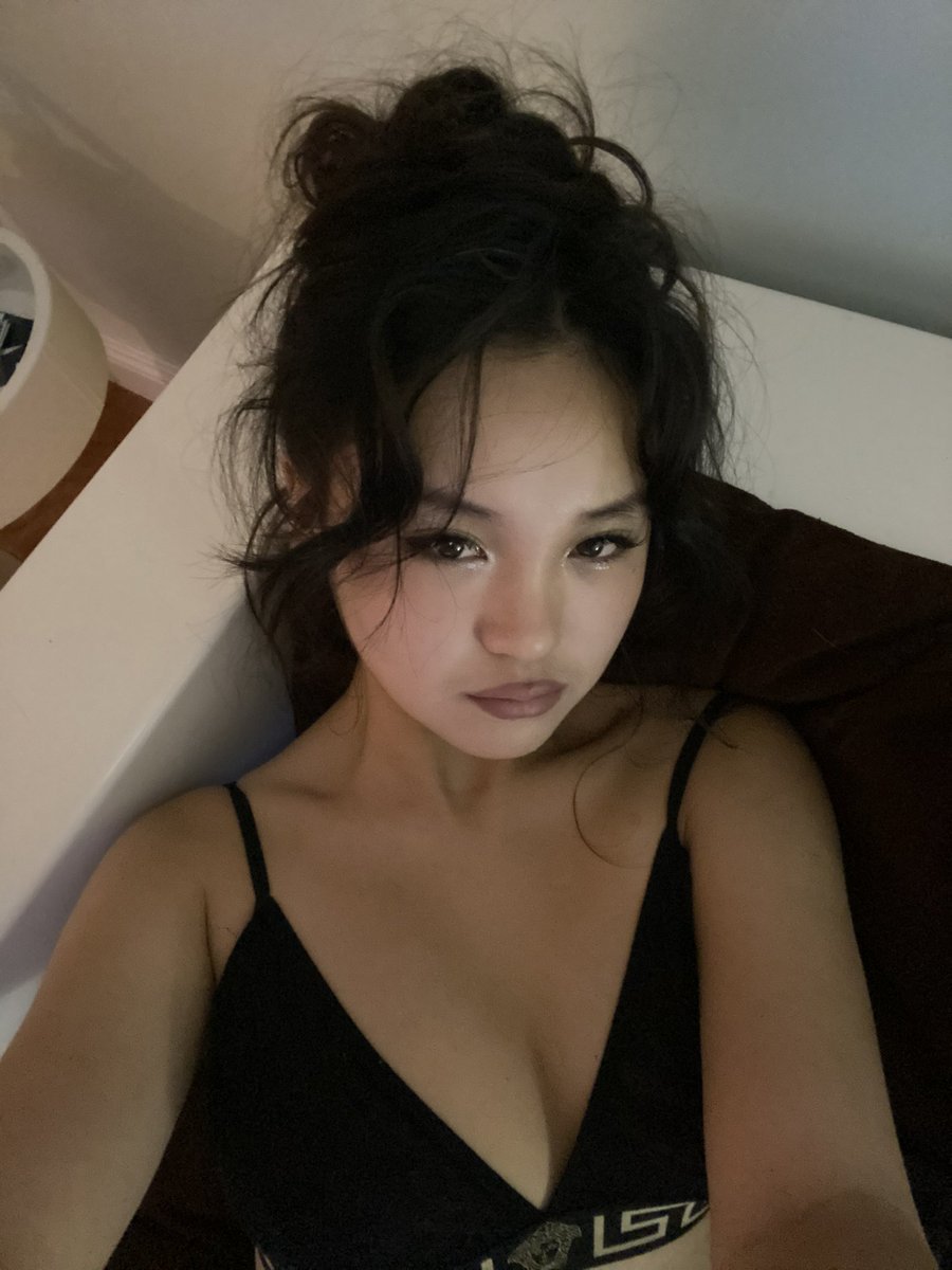 Nikki asiática con polla negra 3