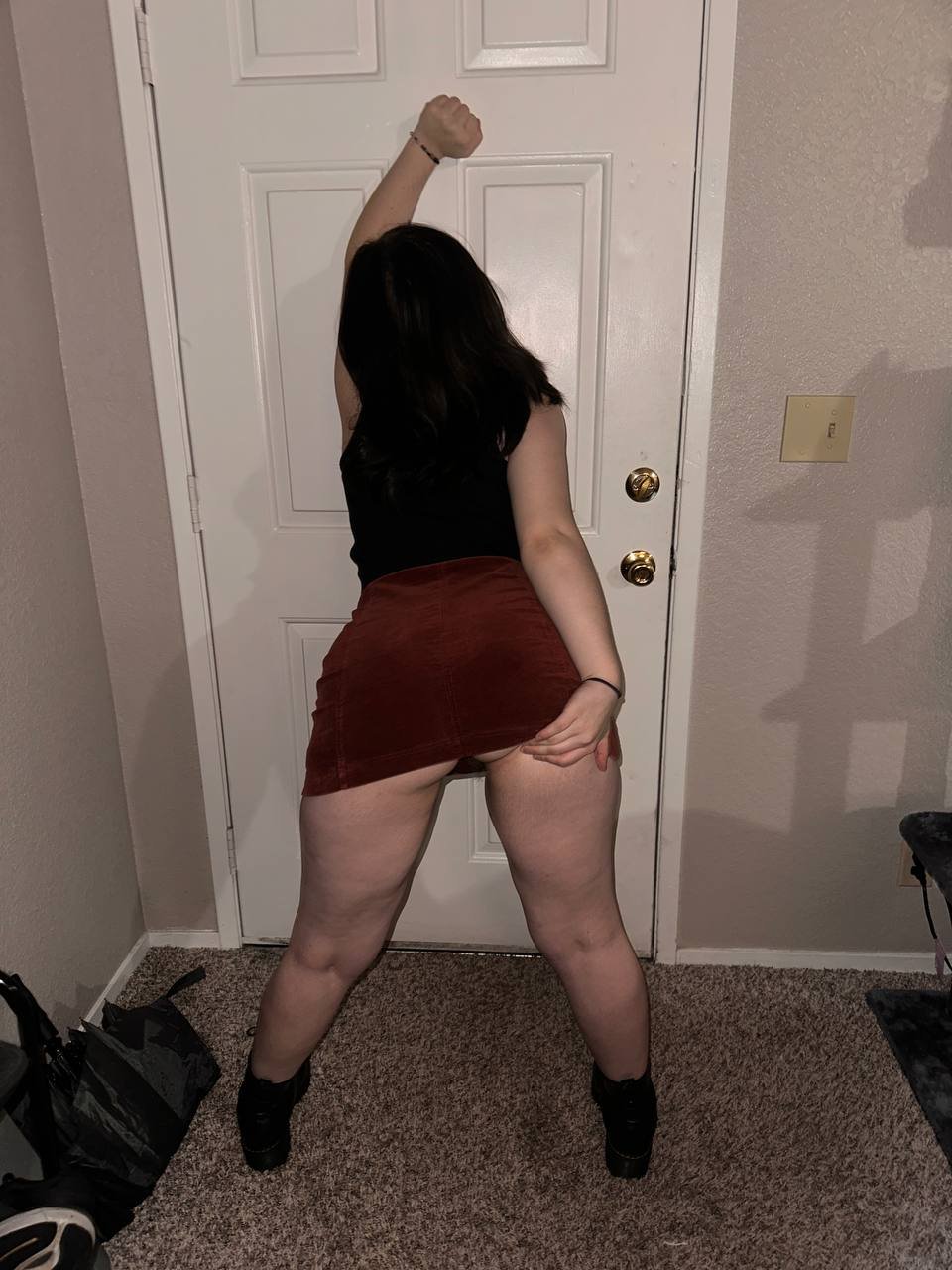 Clover, 22 anni, e una carezza BDSM del suo padrone 1
