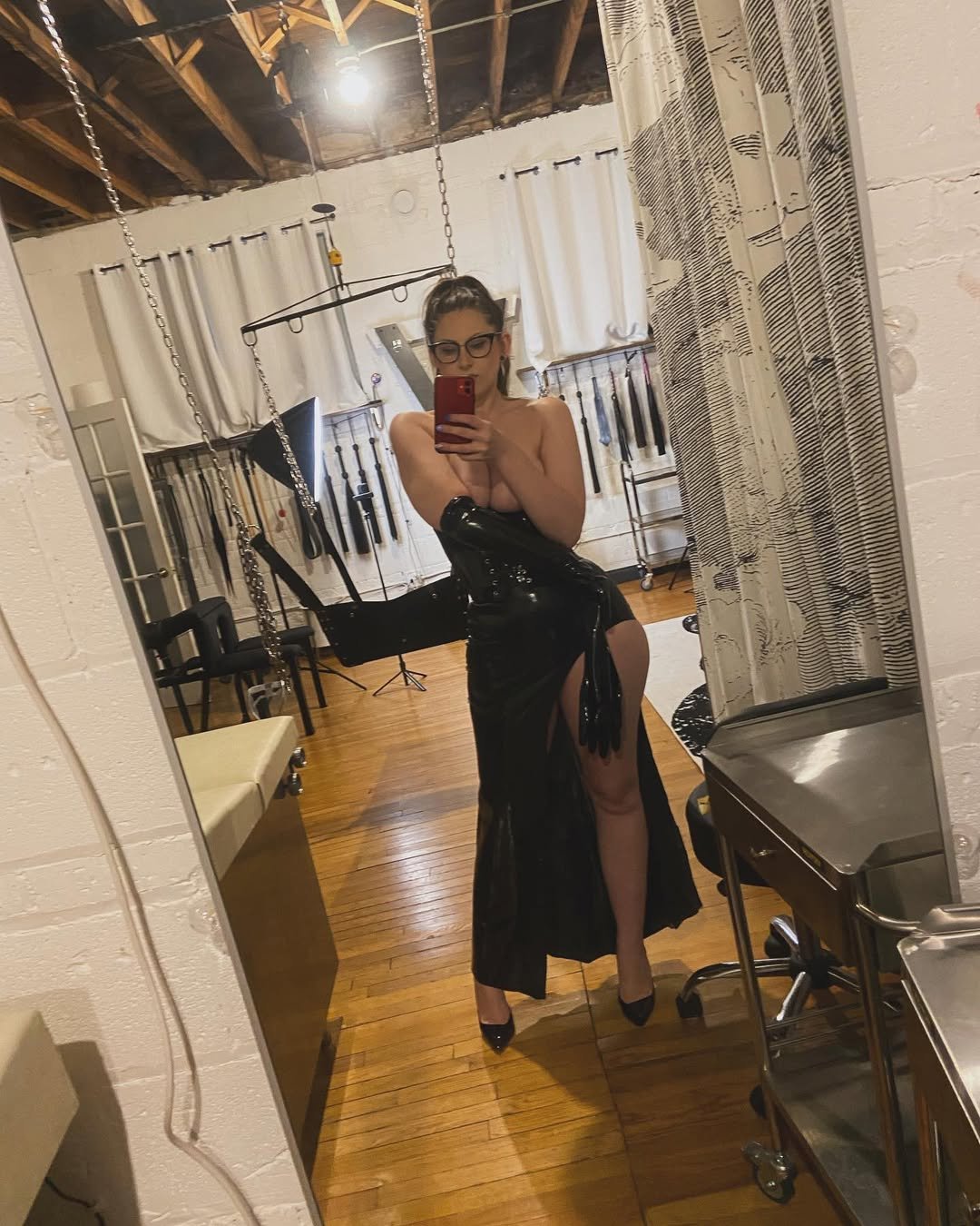 Big-Butt MILF Gets Wild In TikTok BDSM Dance Party 3