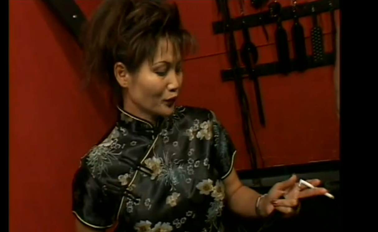 ASIATISCH GILF LEICHT BDSM / FETISCH 3