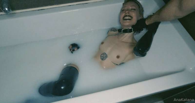 아나카타나 유령 BDSM 1